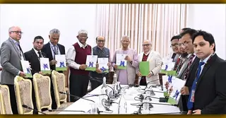 প্রধান উপদেষ্টার কাছে কর কাঠামো পুনর্বিন্যাস কমিটির প্রতিবেদন পেশ